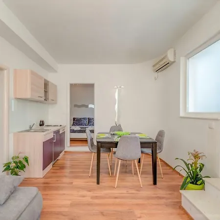 Maci - Close To City Centre