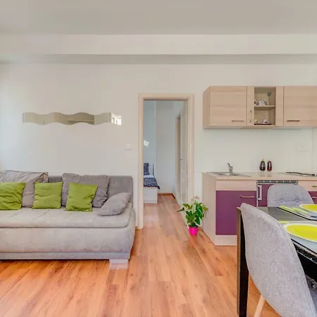 Maci - Close To City Centre شقة *